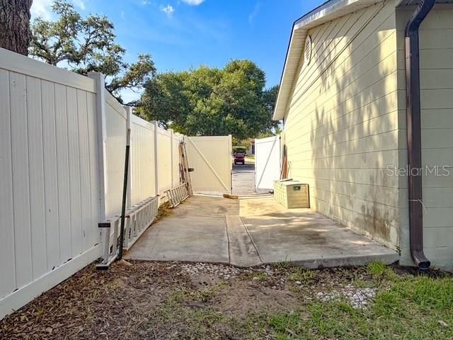 121 E PINE ST, Howey In The Hills, FL 34737