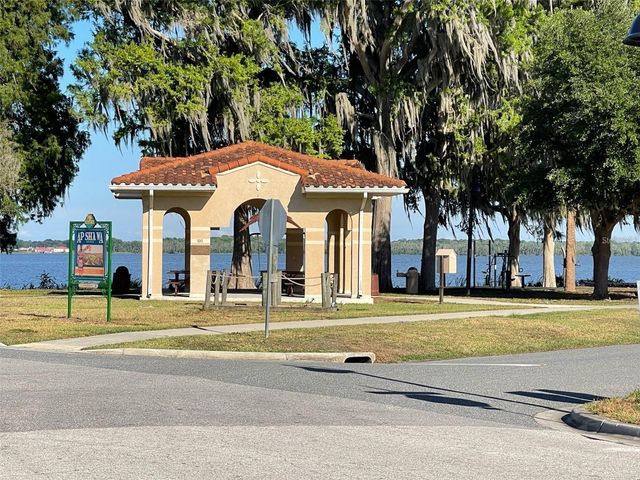 121 E PINE ST, Howey In The Hills, FL 34737