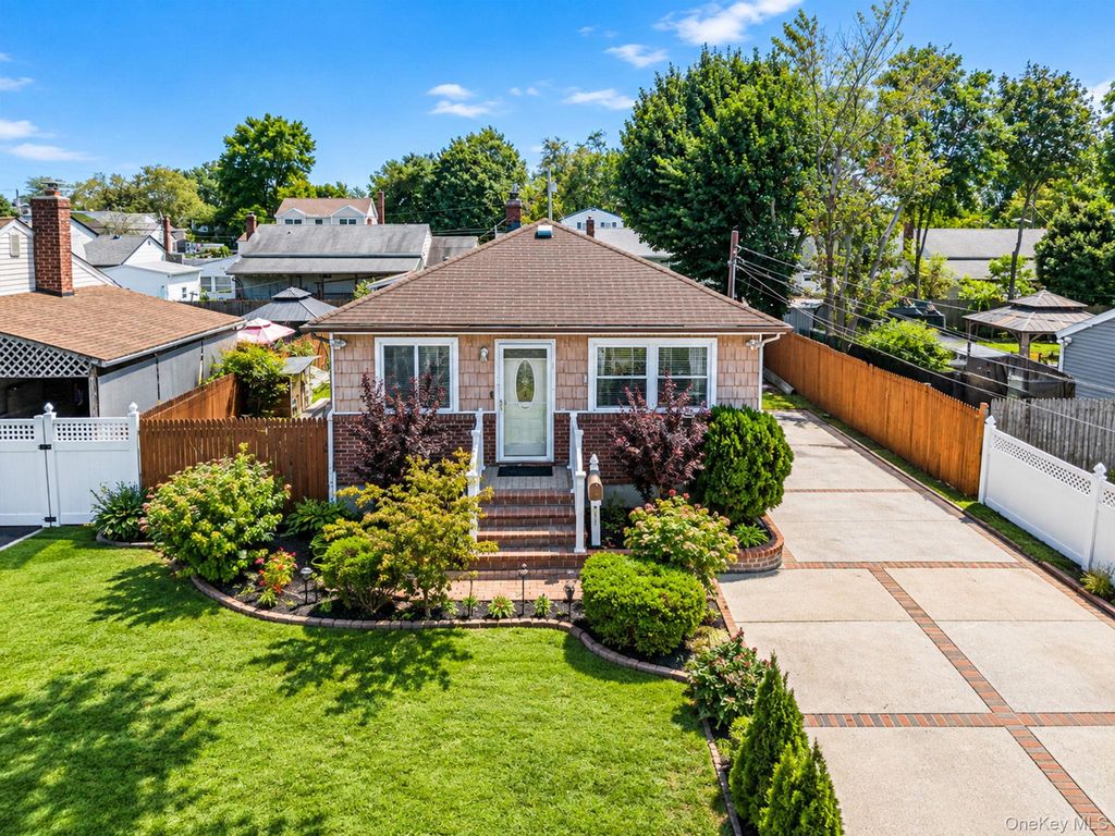 58 Morton Street, Brentwood, NY 11717 — photo 3