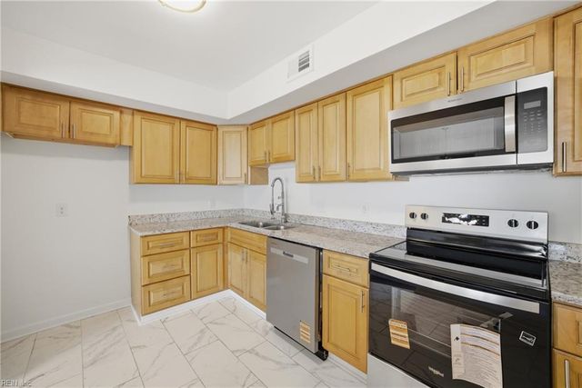 1010 Bryce LN, Virginia Beach, VA 23464