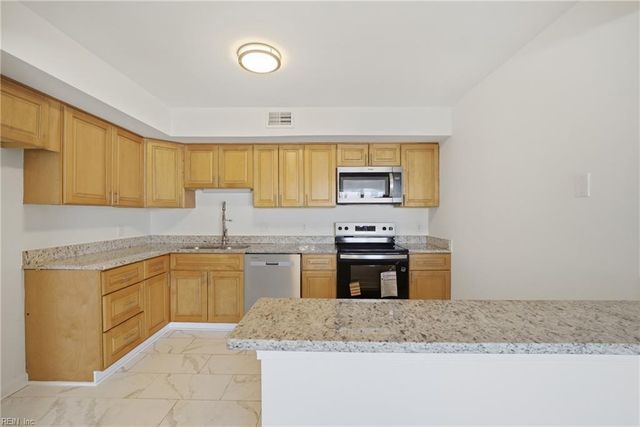 1010 Bryce LN, Virginia Beach, VA 23464