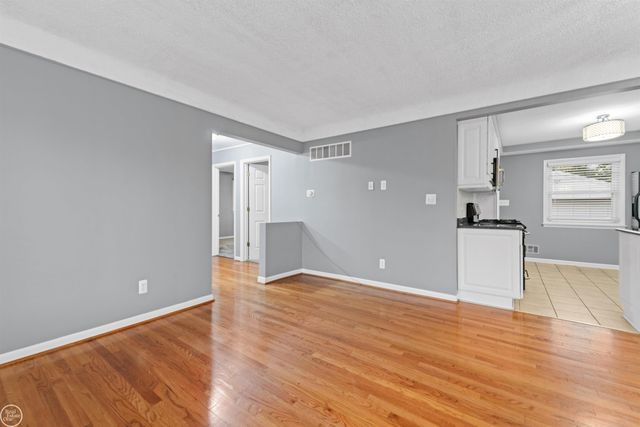 22932 Doremus Street, St Clair Shores, MI 48080