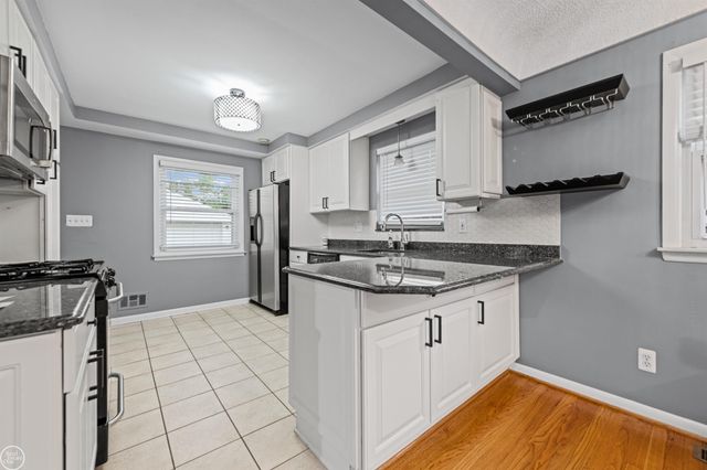 22932 Doremus Street, St Clair Shores, MI 48080