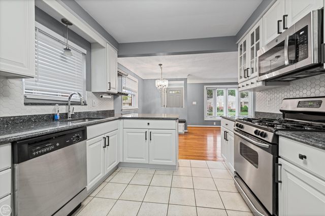 22932 Doremus Street, St Clair Shores, MI 48080