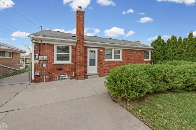 22932 Doremus Street, St Clair Shores, MI 48080