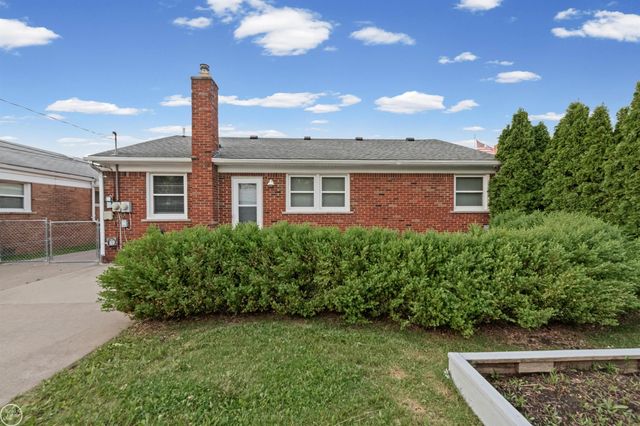 22932 Doremus Street, St Clair Shores, MI 48080