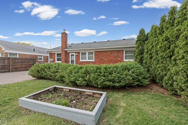 22932 Doremus Street, St Clair Shores, MI 48080