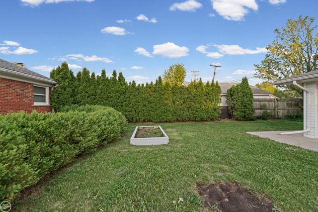 22932 Doremus Street, St Clair Shores, MI 48080