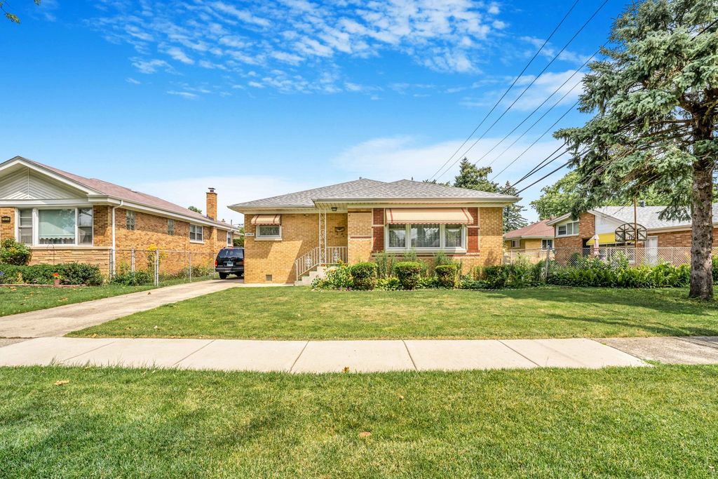 10610 Essex Street, Westchester, IL 60154