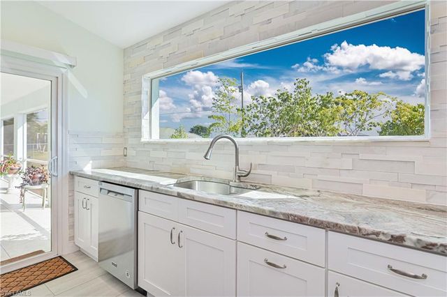 226 SW 30th TER, Cape Coral, FL 33914