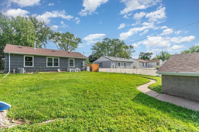 1840 Iowa Avenue E, Saint Paul, MN 55119