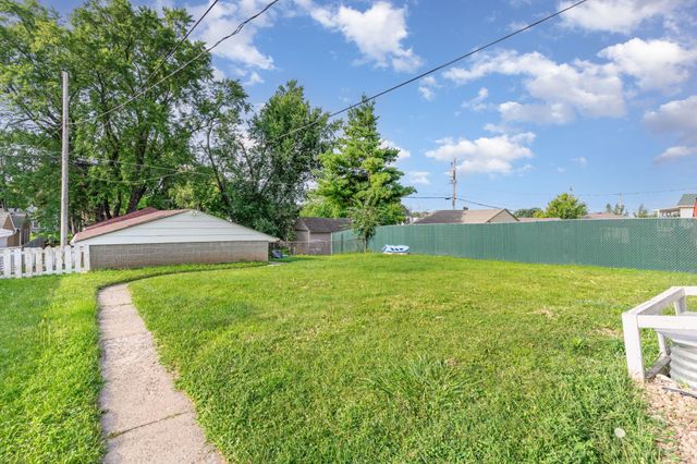 1840 Iowa Avenue E, Saint Paul, MN 55119