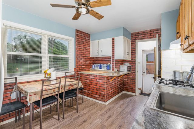 1840 Iowa Avenue E, Saint Paul, MN 55119