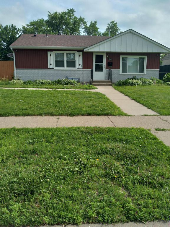 1840 Iowa Avenue E, Saint Paul, MN 55119