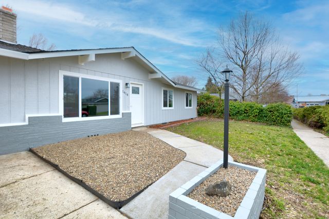 1418 Coquette Street, Medford, OR 97504