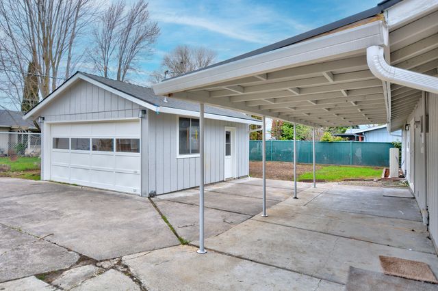 1418 Coquette Street, Medford, OR 97504