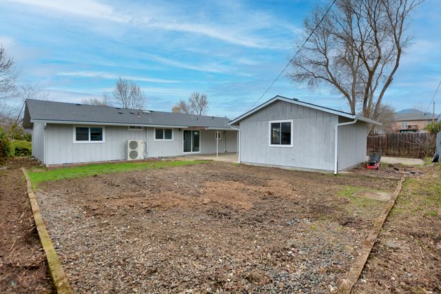 1418 Coquette Street, Medford, OR 97504