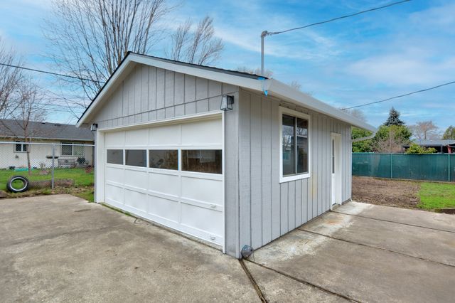 1418 Coquette Street, Medford, OR 97504