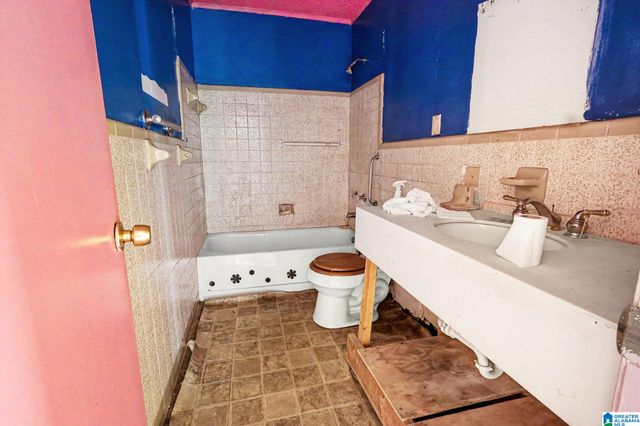 2204 SHORT 14TH STREET N, Bessemer, AL 35020