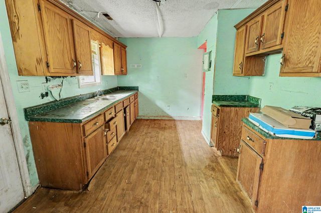 2204 SHORT 14TH STREET N, Bessemer, AL 35020
