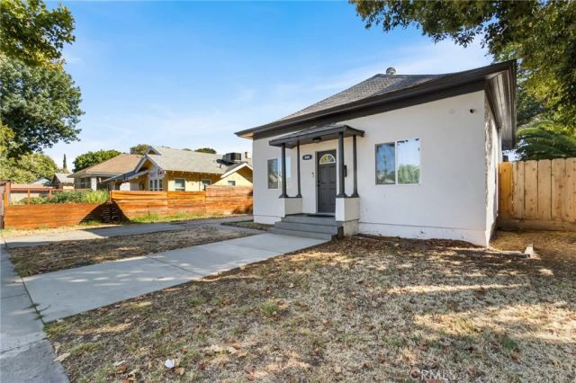 944 W 18th St, Merced, CA 95340