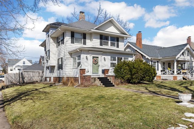 2300 4th Avenue SE, Cedar Rapids, IA 52403