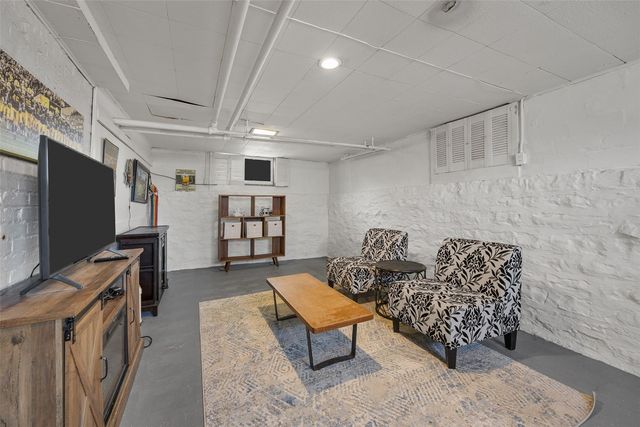 2300 4th Avenue SE, Cedar Rapids, IA 52403