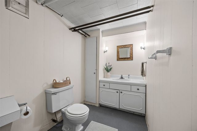 2300 4th Avenue SE, Cedar Rapids, IA 52403