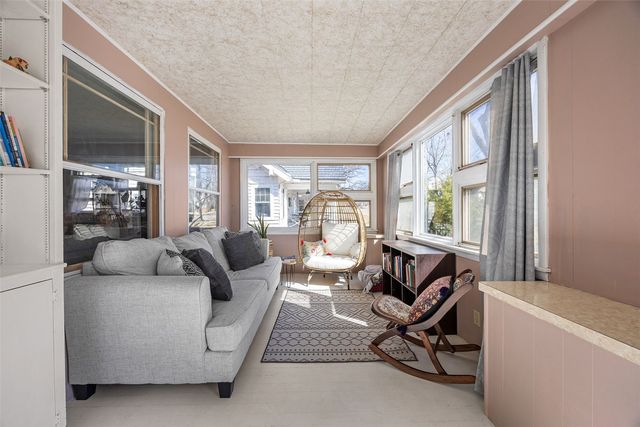 2300 4th Avenue SE, Cedar Rapids, IA 52403