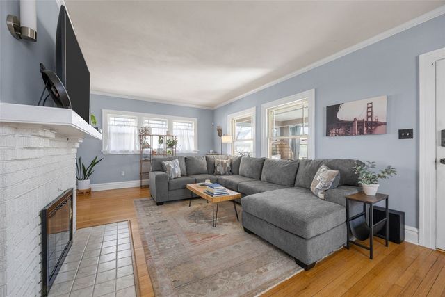 2300 4th Avenue SE, Cedar Rapids, IA 52403