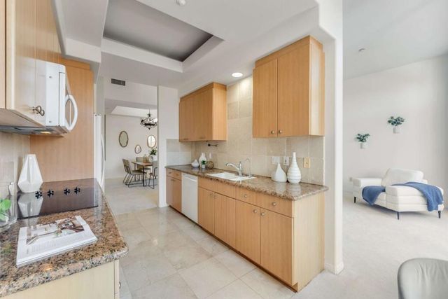 130 E San Fernando Street 25, San Jose, CA 95112