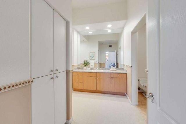 130 E San Fernando Street 25, San Jose, CA 95112
