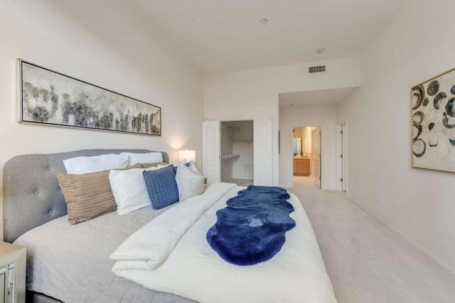 130 E San Fernando Street 25, San Jose, CA 95112
