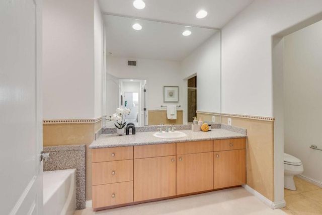 130 E San Fernando Street 25, San Jose, CA 95112