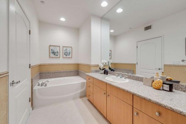 130 E San Fernando Street 25, San Jose, CA 95112