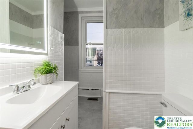 200 Church Street, Catasauqua Boro, PA 18032