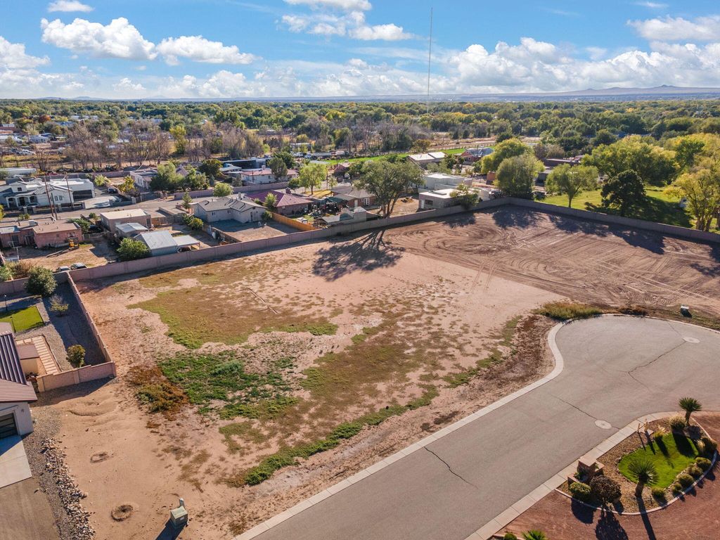 212 Vernon Court NW, Albuquerque, NM 87114