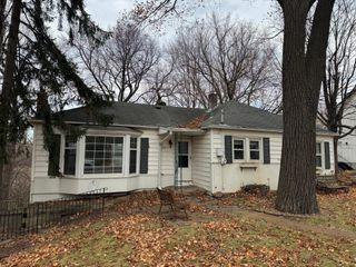 18800 Highland Avenue, Deephaven, MN 55391