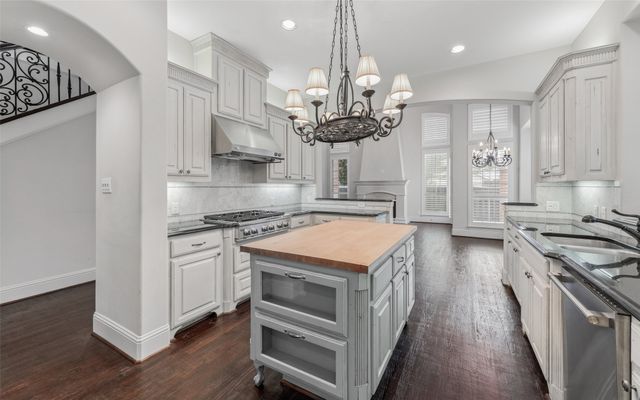 9131 Cochran Bluff Lane, Dallas, TX 75220