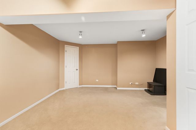 6771 E Wellsley Court, Gurnee, IL 60031