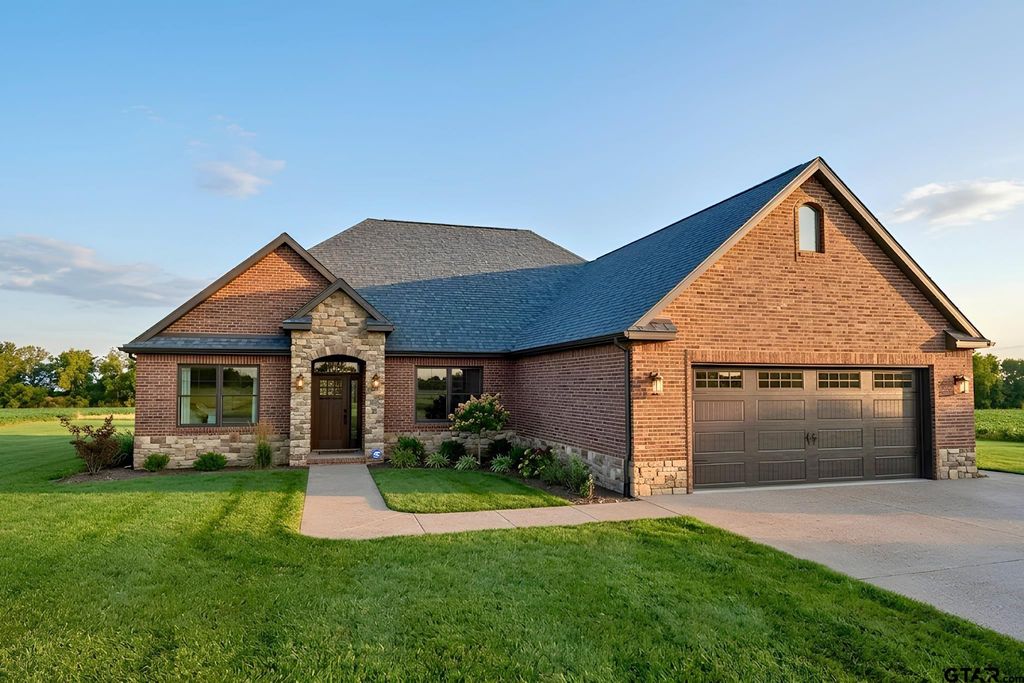 1612 Courtland Lane, Lindale, TX 75771
