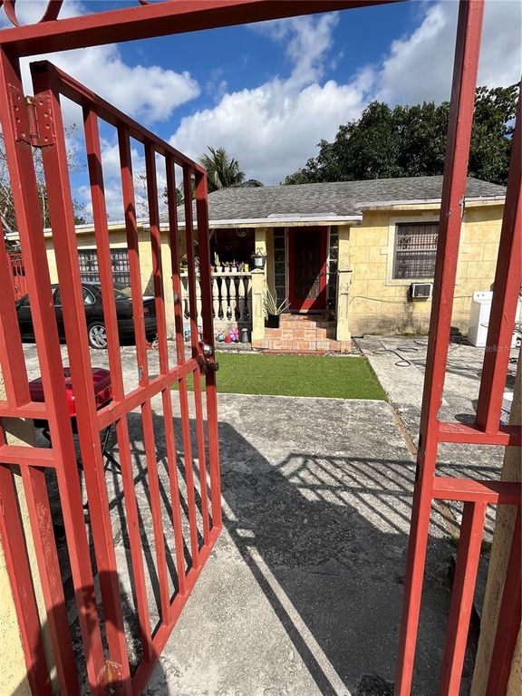 Image 11 of property listing at 995 NW 114TH STREET, Miami, FL 33168