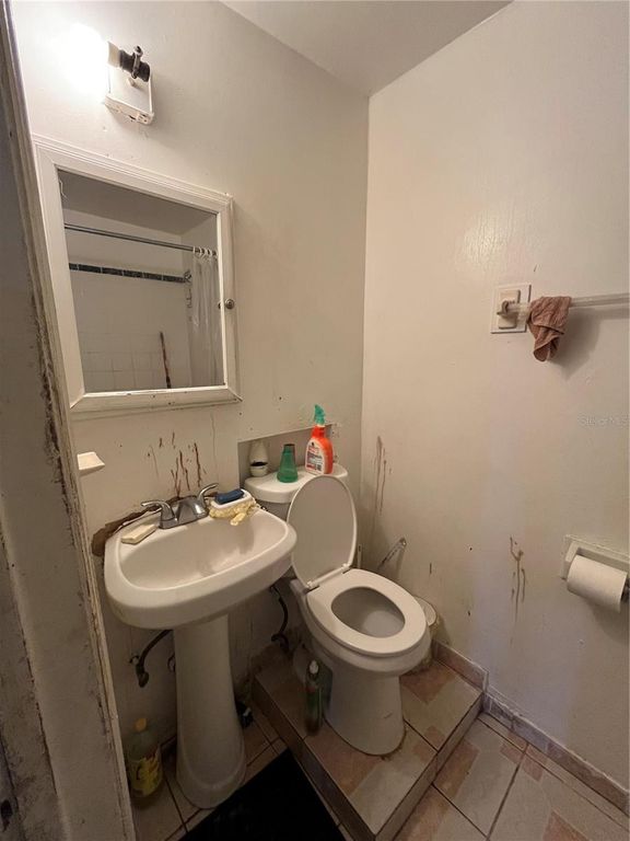 Image 35 of property listing at 995 NW 114TH STREET, Miami, FL 33168