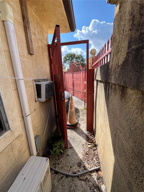 Image 37 of property listing at 995 NW 114TH STREET, Miami, FL 33168