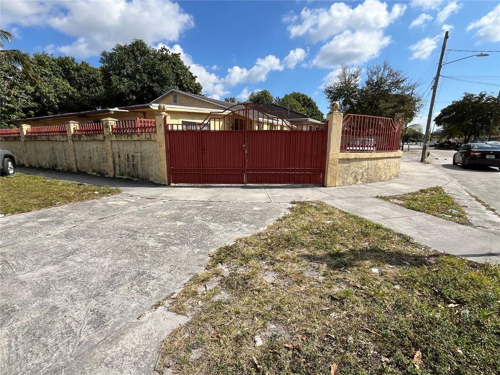 Image 5 of property listing at 995 NW 114TH STREET, Miami, FL 33168