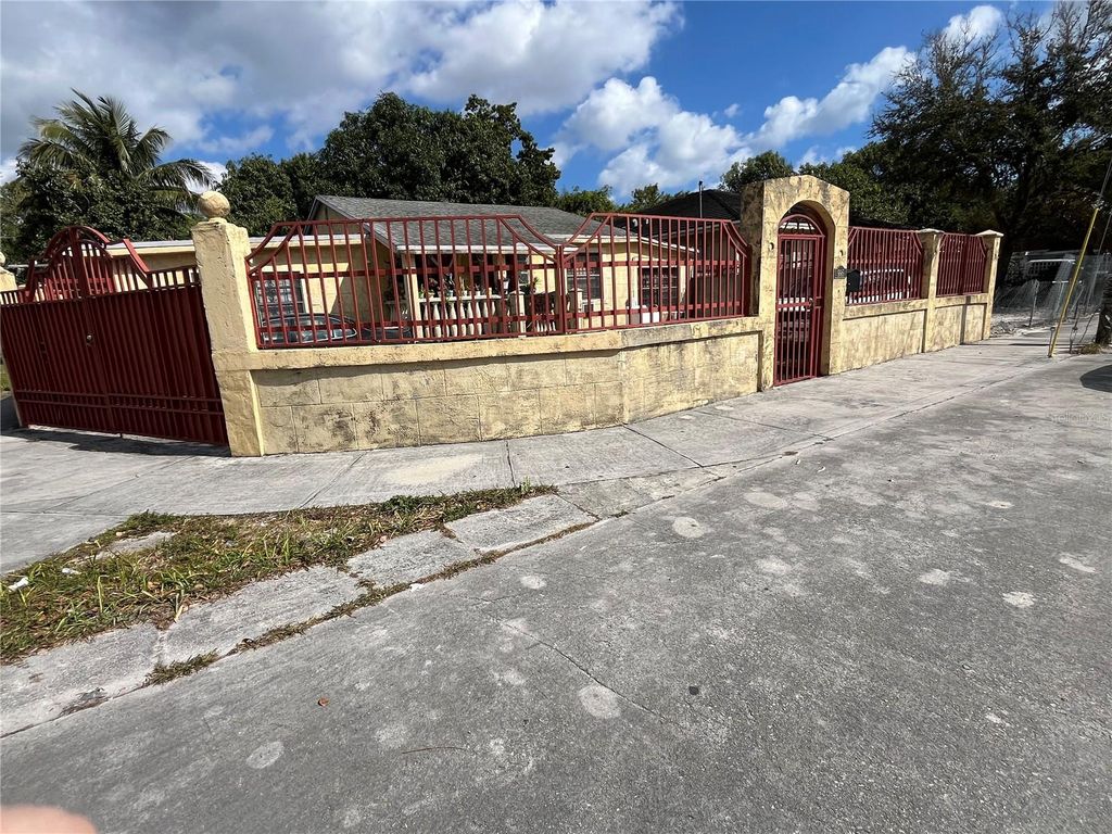 Image 6 of property listing at 995 NW 114TH STREET, Miami, FL 33168