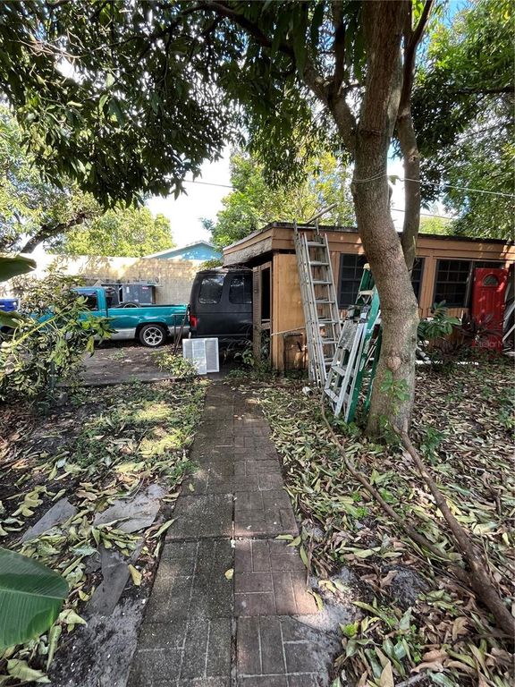 Image 52 of property listing at 995 NW 114TH STREET, Miami, FL 33168