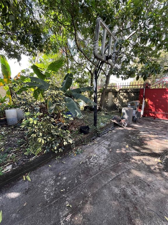 Image 60 of property listing at 995 NW 114TH STREET, Miami, FL 33168