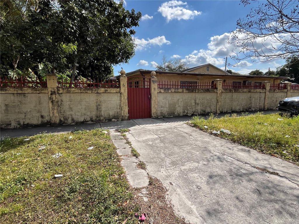 Image 7 of property listing at 995 NW 114TH STREET, Miami, FL 33168