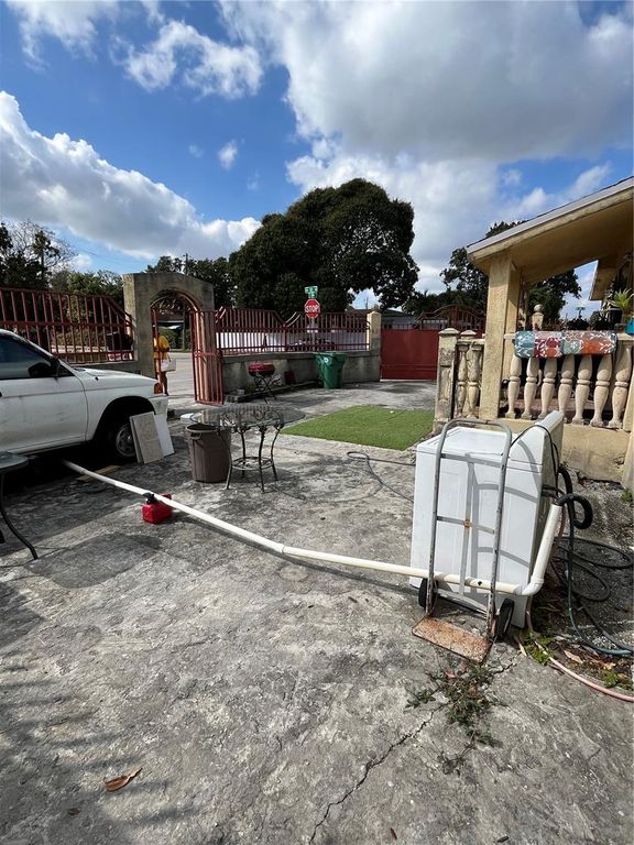 Image 10 of property listing at 995 NW 114TH STREET, Miami, FL 33168